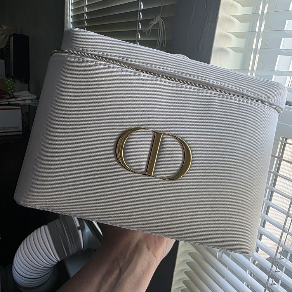 Dior Beauty White Vanity Bag Makeup Case With Mirror VIP PLATINUM GWP Dior Towel